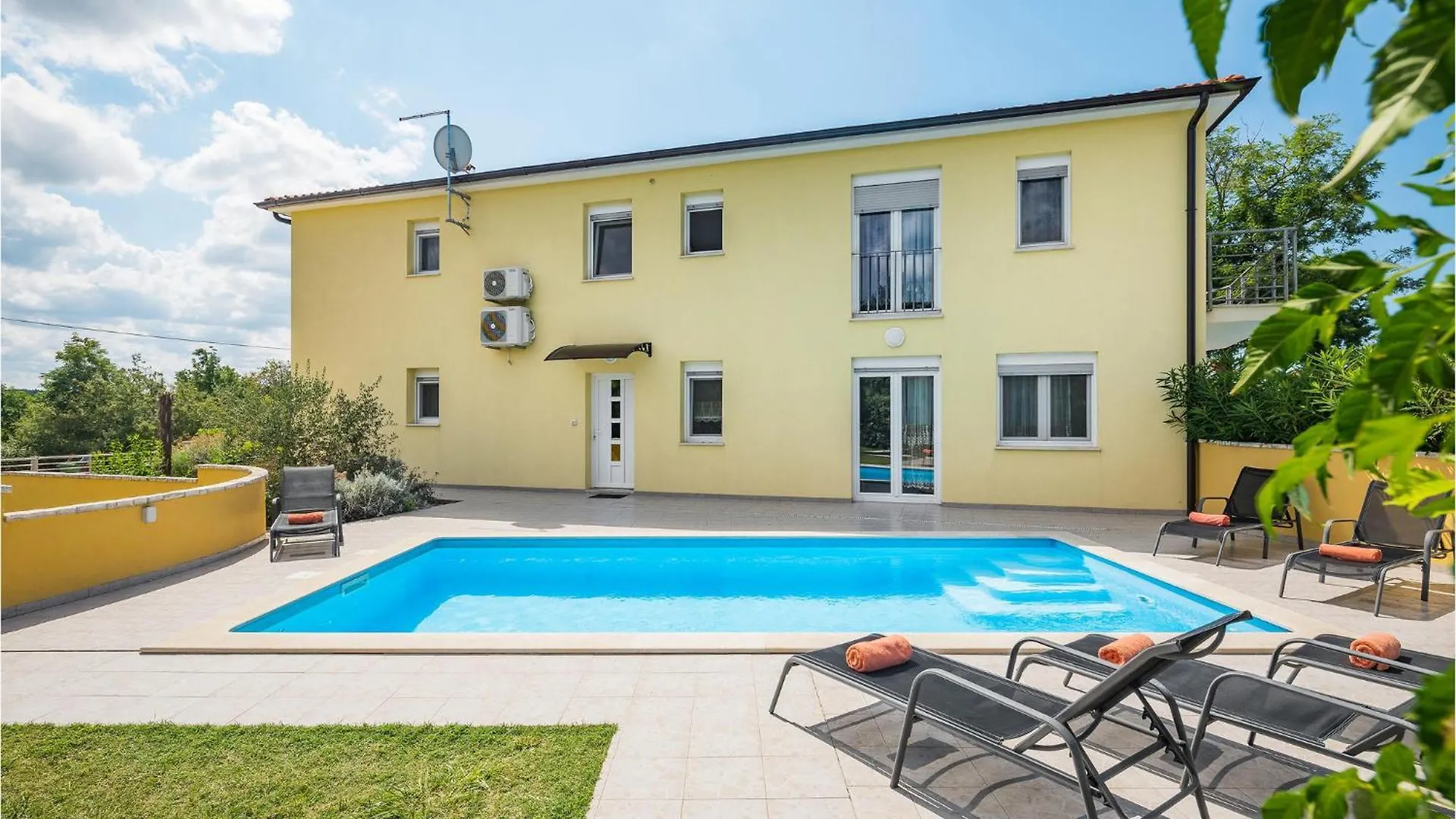 4 Bedroom Nice Home In Perci Perkovici